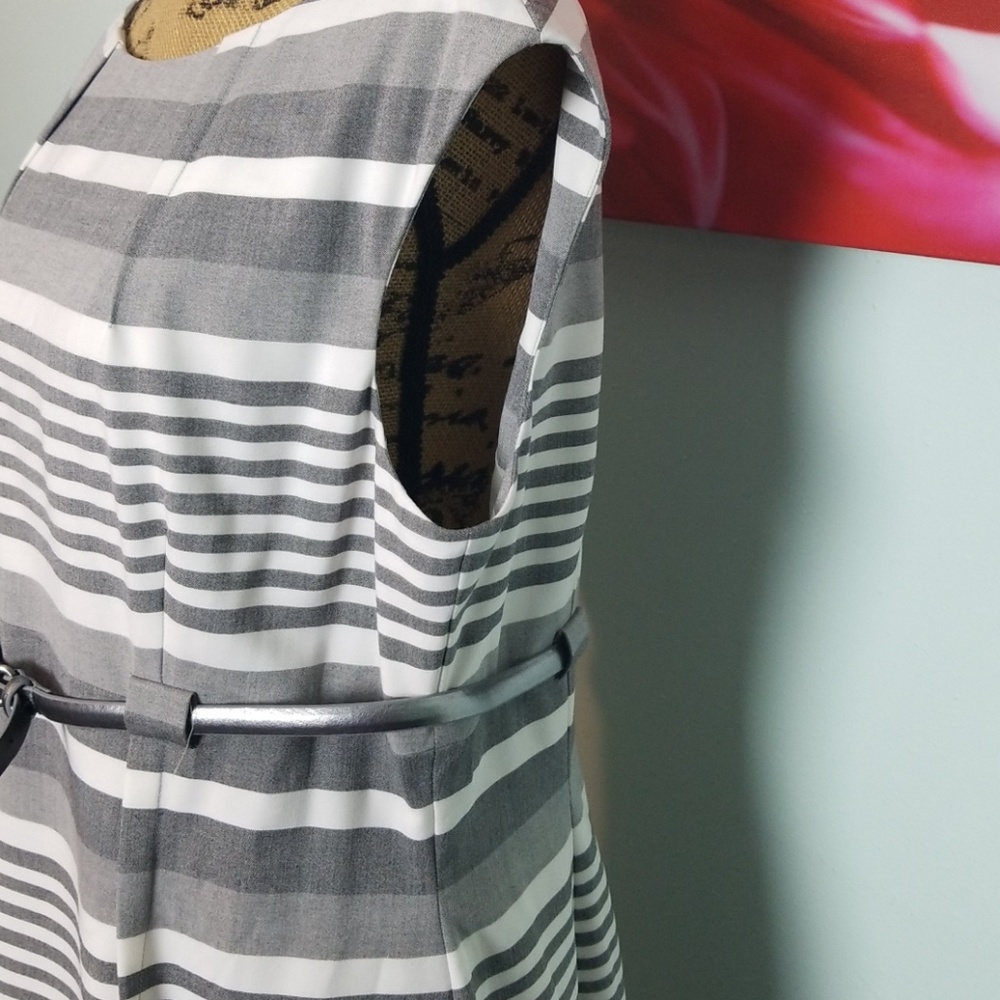 Dress - Picture 2 of 4